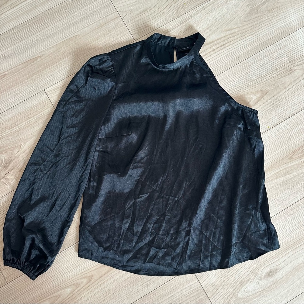 $5 SALE Shiny black who what wear one sleeve top